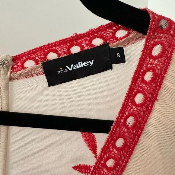 Embroidered romper - Picture 3 of 3